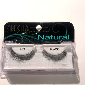 🌹FREE if you bundle 🌹 Eye lashes.